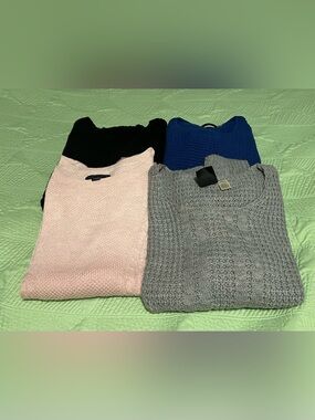 Sweater Collection. Group of 4. Size S-M